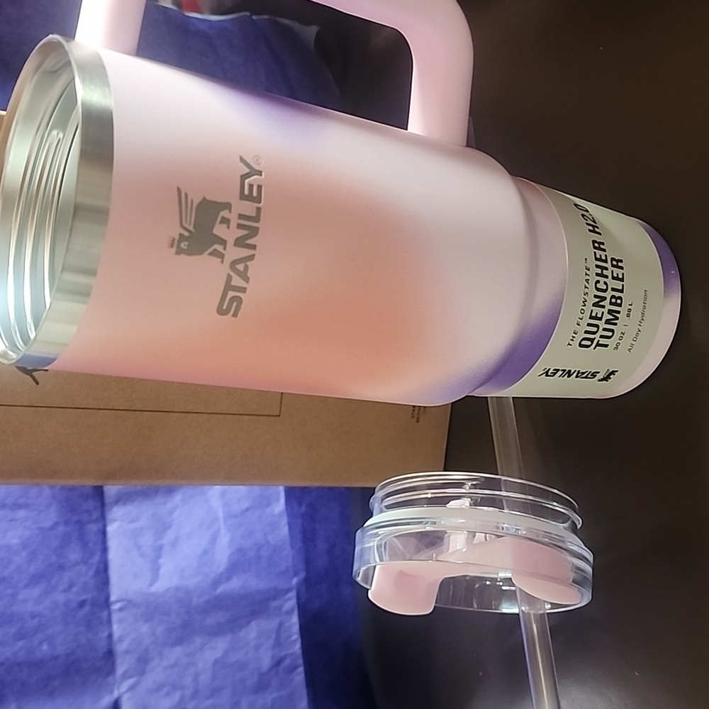 NIB Stanley 30 Oz Rose Petal Quencher H2.0 Tumbler - Picture 7 of 9